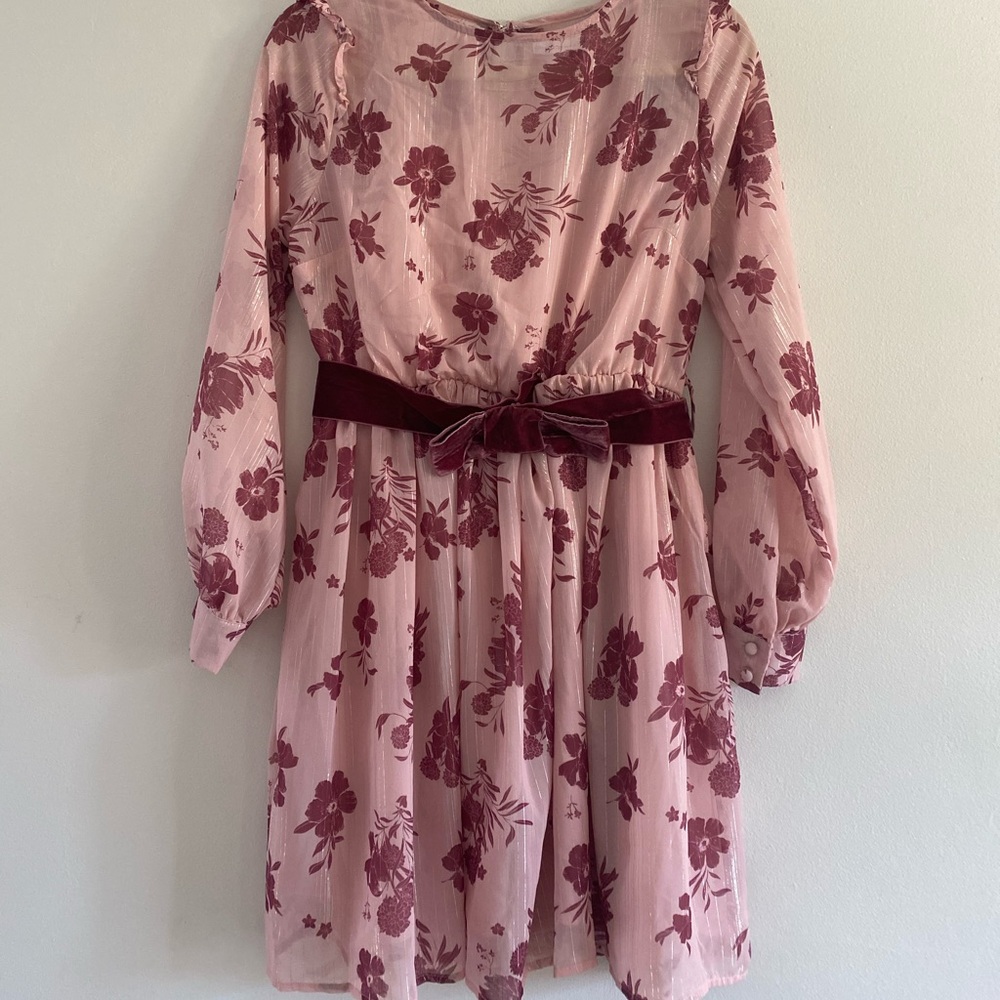 Very cute and girly dress.